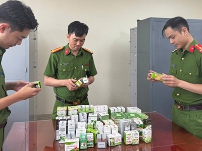 Cú sốc bắt giam Cục trưởng Cục An toàn thực phẩm và cuộc chiến chống hàng giả 