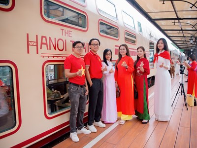 Đoàn tàu văn hoá “Hà Nội 5 Cửa Ô” chính thức khai thác tuyến Thăng Long – Kinh Bắc