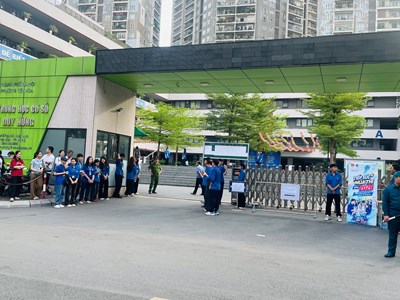 Áo xanh tiếp sức mùa thi