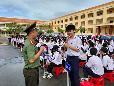 Nhà trường và công an cấp xã tăng phối hợp bảo đảm an toàn học đường