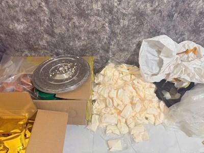 Tạm giữ gần 3,5 tấn kem trộn không có Phiếu công bố sản phẩm mỹ phẩm