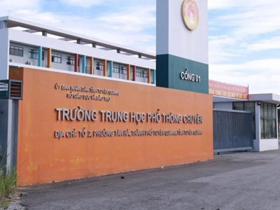 323 thí sinh đến làm thủ tục thi lại tại Tuyên Quang