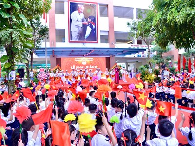 Một tiếng trống khai trường vang trên cả nước