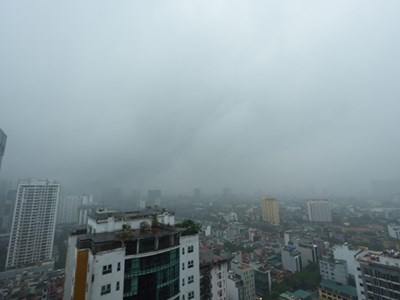 Hà Nội mịt mù trong cơn mưa buổi sáng