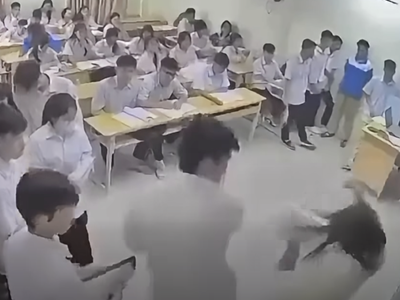 Khi nắm đấm xuất hiện trên bục giảng