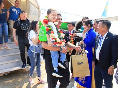 Đón chuyến bay đầu tiên từ Uzbekistan đến Khánh Hòa năm 2024