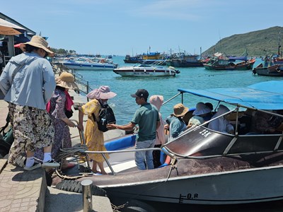 Xem xét thu phí tham quan vịnh Nha Trang