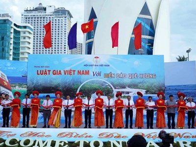 Trưng bày 300 bức ảnh về biển đảo quê hương Việt Nam