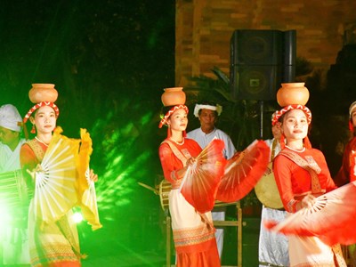 Hai chương trình trải nghiệm đặc biệt “Linh thiêng xứ Trầm” và “Trăng soi dáng tháp”