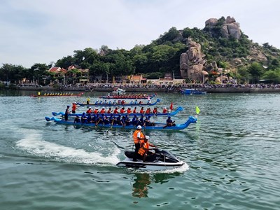Hơn 200 VĐV tham gia Giải đua Thuyền rồng truyền thống Đầm Nại 2024