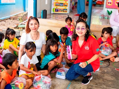 Nhiều phần quà ý nghĩa đến với đồng bào Raglai ở Cầu Gãy, Đá Hang