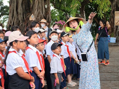Tết Trung thu cho hơn 200 học sinh đồng bào Raglai