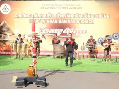 Âm vang tình ca cồng chiêng Tây Nguyên níu chân du khách