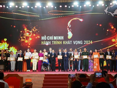 Tôn vinh 14 cá nhân, 12 tập thể, mô hình tiêu biểu học tập và làm theo Bác