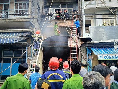 Cháy nhà 3 tầng làm 4 người trong một gia đình tại Nha Trang tử vong