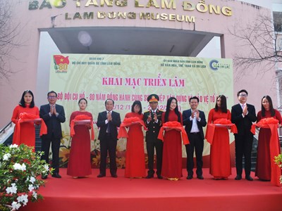 Triển lãm tư liệu “Bộ đội Cụ Hồ” và “Rực rỡ màu hoa Đà Lạt”