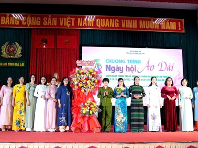 Sôi nổi “Ngày hội áo dài” của Hội phụ nữ Công an Gia Lai