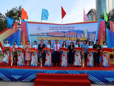Triển lãm ảnh “Khánh Hòa - 50 năm thành tựu và phát triển”