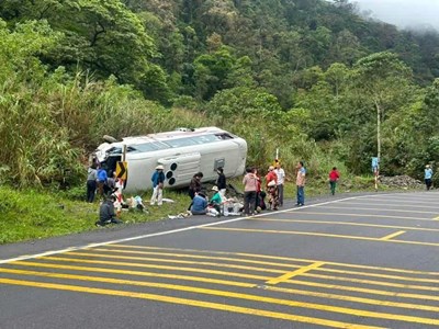 Khánh Hòa: Xe khách gặp tai nạn trên đèo Khánh Lê, 6 người bị thương