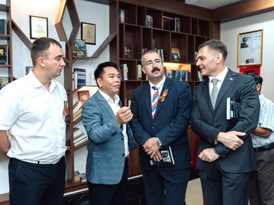 Độc đáo Thư viện sách Nga giữ lòng phố biển Nha Trang