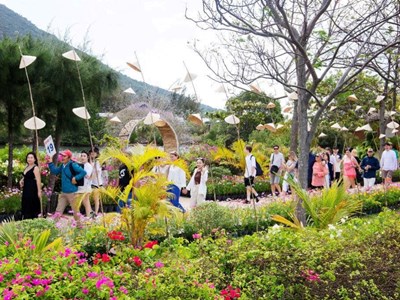 Khánh Hòa đón lượng khách du lịch kỷ lục sau sáp nhập