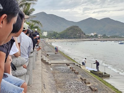 Điều tra, làm rõ thi thể người đàn ông trôi dạt trên biển