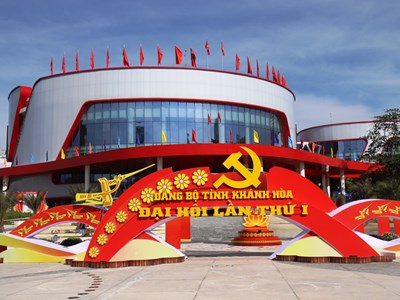 Rực rỡ cờ hoa chào đón Đại hội Đảng bộ tỉnh Khánh Hoà