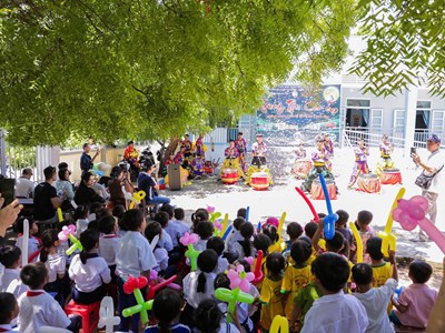 Trao 600 phần quà cho trẻ em có hoàn cảnh khó khăn