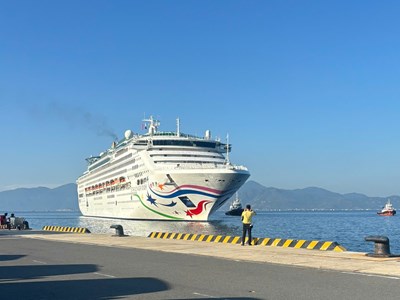 Khánh Hòa: Tàu Star Voyager đưa 1.000 du khách cập Cảng quốc tế Cam Ranh