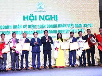 Khánh Hòa: Gặp mặt, vinh danh doanh nghiệp và doanh nhân tiêu biểu