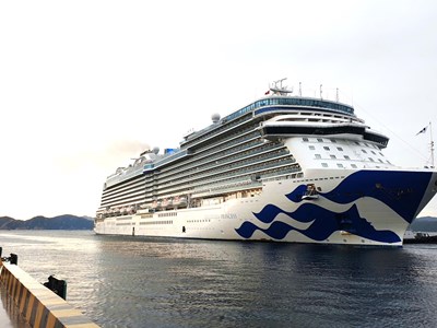 Tàu biển Discovery Princess đưa 1200 du khách quốc tế đến Khánh Hòa