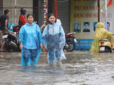 Khánh Hòa: Cho học sinh nghỉ 2 ngày để tránh bão Kalmaegi