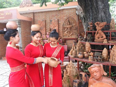 Bài 3 - Chiến lược quản lý, khai thác di sản văn hóa thu hút du khách