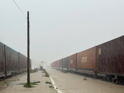 Ngành Đường sắt ngừng chạy một số tàu do ảnh hưởng mưa lũ