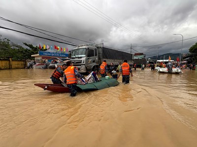 Khánh Hòa:  Tổng lực khắc phục hậu quả mưa lũ – Không để người dân bị đói rét, bị cô lập