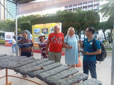 Khánh Hòa: Âm vang đàn đá “mê hoặc” du khách quốc tế