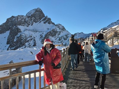 Núi tuyết Ngọc Long: “Kỳ quan băng giá” giữa lòng phố Lệ Giang