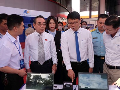 Khánh Hòa:  Khai mạc Ngày hội Công nghệ số 2025 - Tăng tốc bứt phá kinh tế số