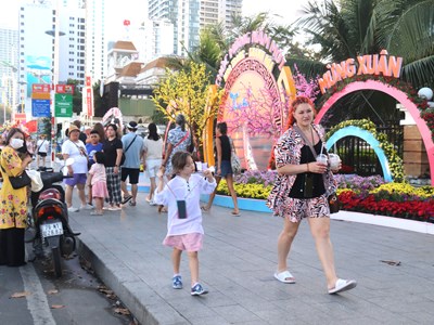 Khánh Hòa: Rộn ràng sắc Xuân, thu hút đông đảo du khách