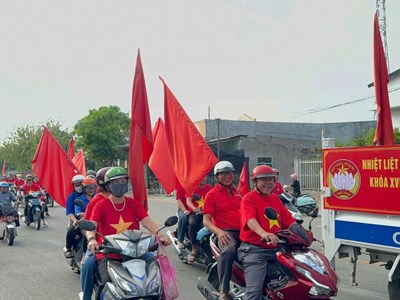 Khánh Hòa rực rỡ cờ hoa, băng rôn trước ngày bầu cử