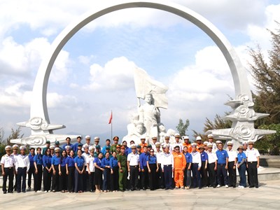 Khu tưởng niệm chiến sĩ Gạc Ma những ngày tháng Ba