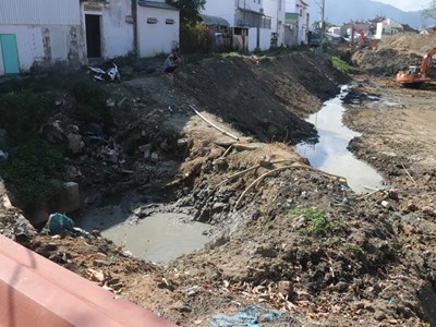 Di tích quốc gia Thành cổ Diên Khánh đối mặt nguy cơ ô nhiễm, lấn chiếm