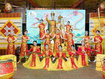 Khánh Hòa: Lễ hội Về nguồn thu hút du khách đến Khu du lịch Trăm Trứng