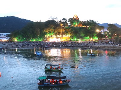 Bài 2 - Những “điểm nghẽn” đa tầng kìm hãm dòng chảy văn hóa