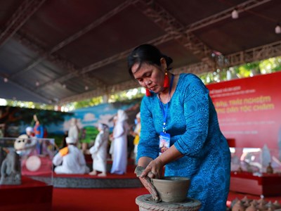 Bảo tồn và phát huy bản sắc văn hóa dân tộc Chăm trong kỷ nguyên mới