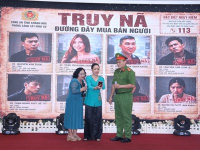 “Bẫy” buôn bán người trên không gian số