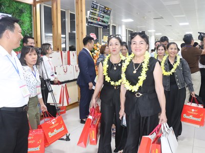 Đón chuyến bay đầu tiên từ Quảng Trị – Khánh Hòa