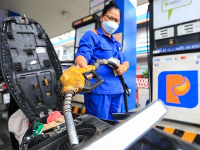 Giá xăng dầu hôm nay 18.8.2025: Thế giới có dấu hiệu phục hồi, trong nước tạm giữ ổn định