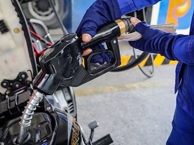 Giá xăng dầu hôm nay 20.8.2025: Dầu thế giới tiếp tục đi xuống