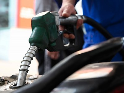 Giá xăng dầu hôm nay 4.9.2025: Trong nước điều chỉnh giảm?